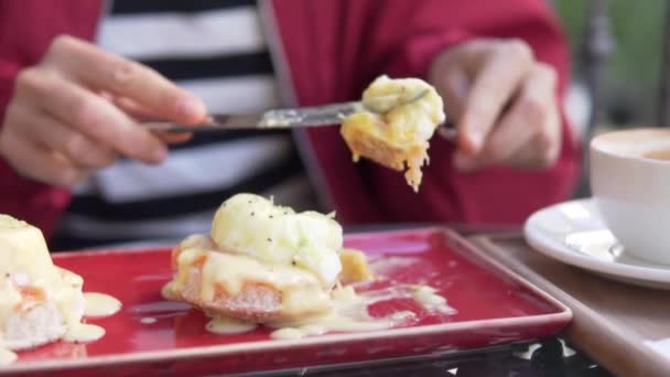 Tourist Woman Has Breakfast Restaurant Turkey Alanya — Stock Video