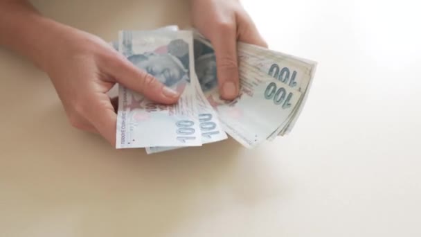 Close Money Man Counts Turkish Lira 100 Lira Bill — ストック動画