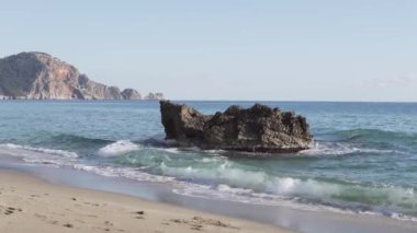 Türkiye 'de insan olmayan gizli plaj, Alanya..