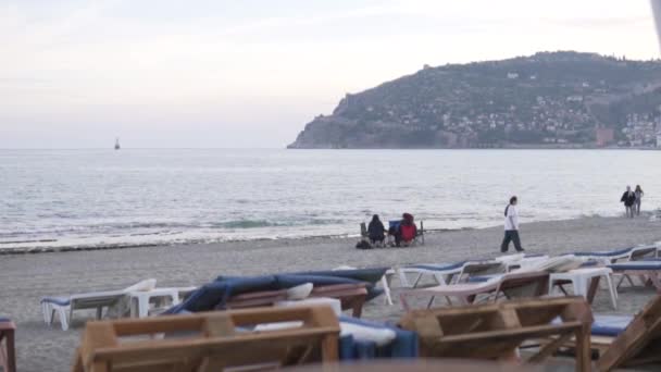 May 2023 Alanya Turkey Beach Cikkilli Area Evening People Sitting — Stock Video