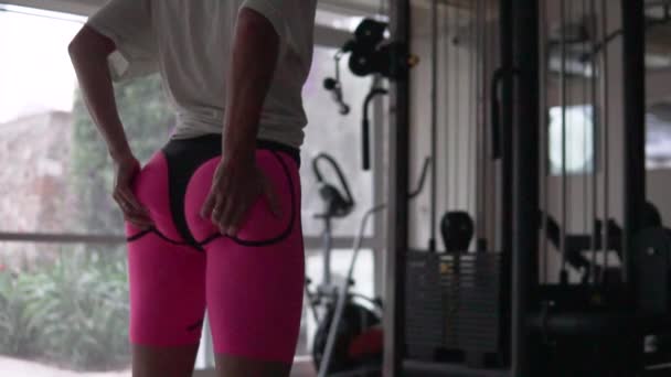 Woman Sexy Shorts Touching Her Ass Gym Close — Video Stock