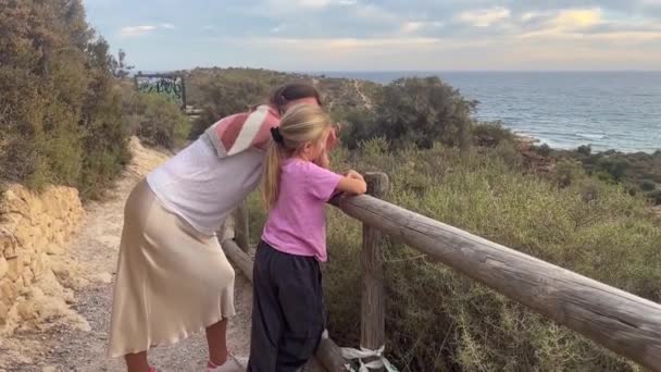 Beautiful Mother Daughter Looking Seas Mountain Side View Sunset Light — Stock Video