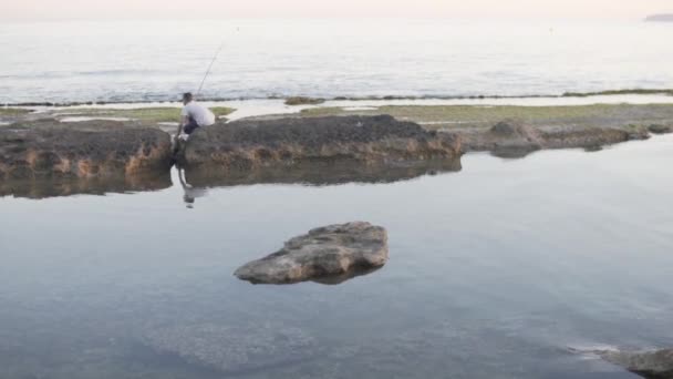 Rybář Moře Postavil Rybářskou Prut Španělsko Alicante — Stock video