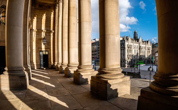 Columnas Del Edificio Del Ayuntamiento Leeds Inglaterra Reino Unido —  Fotos de Stock