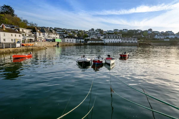 Příliv Lodí Provazy Rybářské Vesnici Polpero Cornwall — Stock fotografie