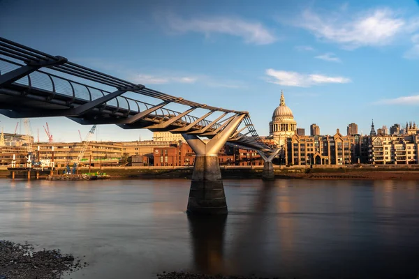 Millennium Bridge Paul Catherdral Londen Bij Zonsondergang — Stockfoto