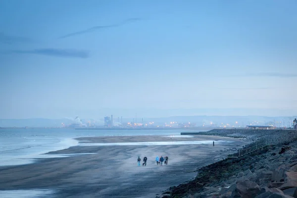 People Walking Cold Day Hartlepool Beach North East England — Stock Photo, Image