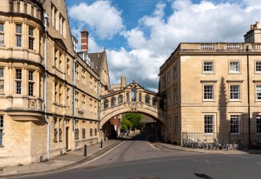Köprü iç geçiriyor, Oxford, İngiltere'de üniversite 