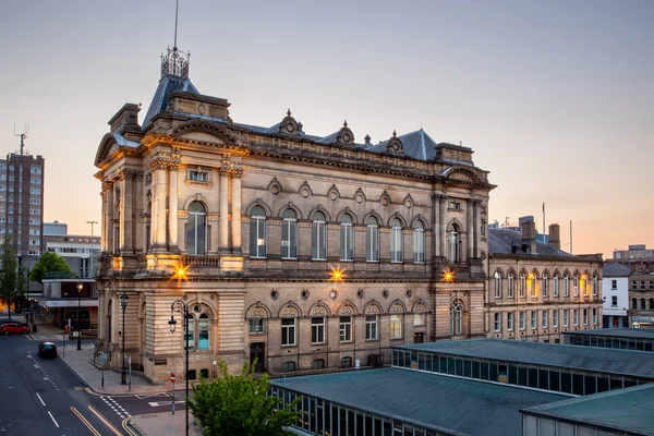 Huddersfield Town Hall Som Öppnade 1881 Med Inomhusmarknaden Avbildad Förgrunden — Stockfoto