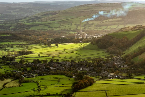Uitzicht Het Platteland Met Hoop Cementfabriek Derbyshire — Stockfoto
