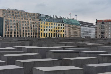 Berlin 'deki Holaucast Memorial' ın yakın plan çekimi.