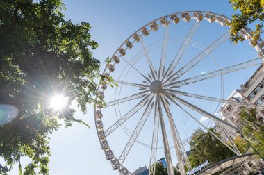 Budapeşte 'nin dönme dolabı şehir merkezinde. 