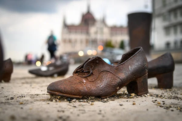 Παπούτσια Στο Μνημείο Της Τράπεζας Του Δούναβη Βουδαπέστη Προς Τιμήν — Φωτογραφία Αρχείου