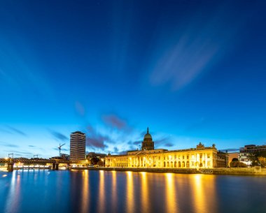 Gümrük Evi Dublin 'in güzel gece manzarası