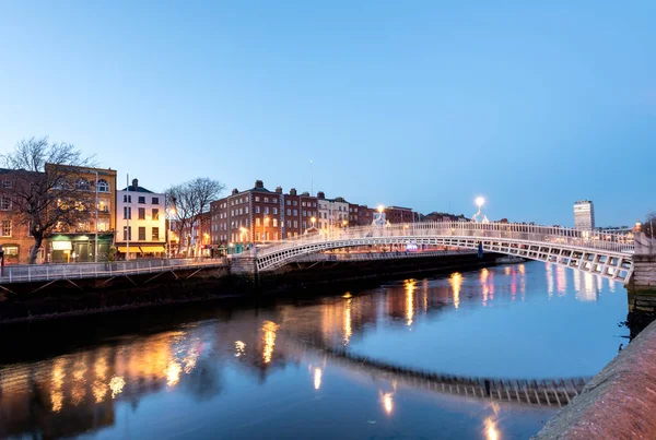 Hermosa Vista Nocturna Half Penny Bridge Dublín — Foto de Stock