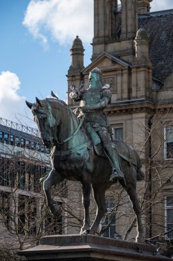 Şehir Meydanı Leeds UK 'de Kara Prens Edward heykeli.