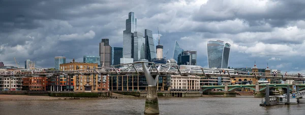 Panoramaaufnahme Der Millennium Bridge London — Stockfoto