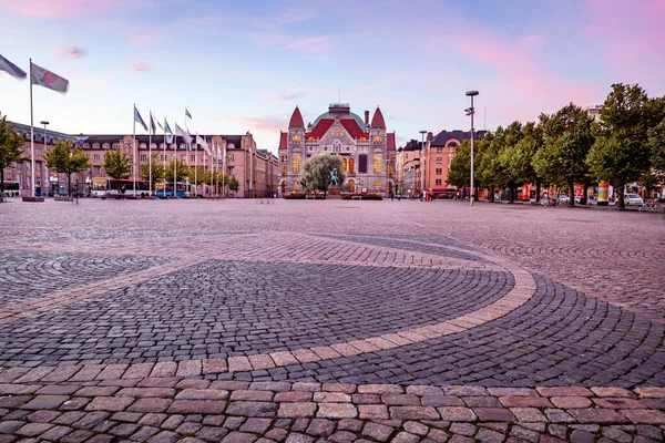 ヘルシンキ フィンランド 晴れた日の中央駅広場から見た国立劇場ビル — ストック写真