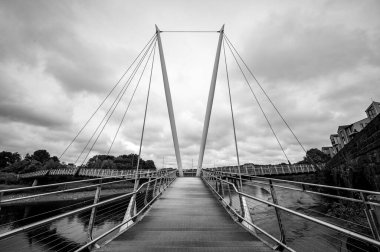 Lancaster 'daki River Lune ve Millenium Köprüsü.