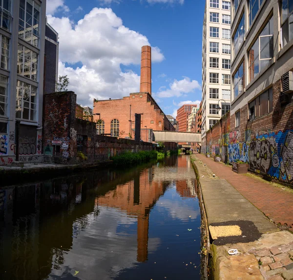 Manchester Großbritannien Rochdale Canal New Islington Manchester lizenzfreie Stockfotos