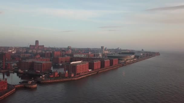 Αεροφωτογραφία Drone Της Πόλης Λίβερπουλ Και Του Ποταμού Mersey Κατά — Αρχείο Βίντεο