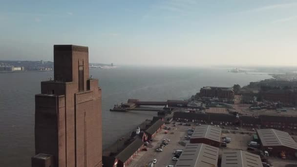 Liverpool Şehri Birkenhead Hidrolik Kulesi Nin Hava Aracı Görüntüsü — Stok video
