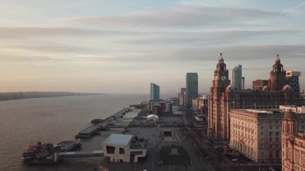 Aerial Drone Kilátás Liverpool Város Vízparti Cunard Épület — Stock videók