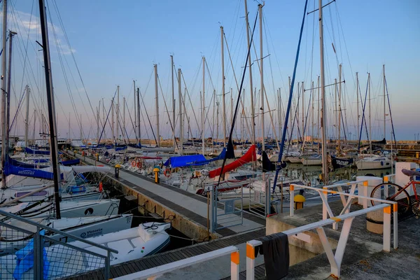 Senigallia Talya Yat Teknelerin Üzerinde Gün Batımındaki Liman Manzarası Şehir — Stok fotoğraf