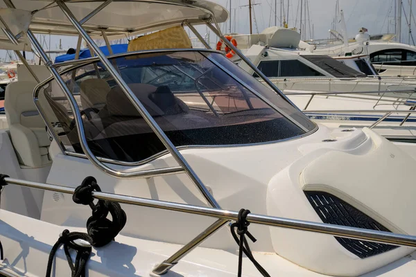 Primo Piano Barche Attraverso Yacht Nel Porto Lavagna Liguria Italia — Foto Stock