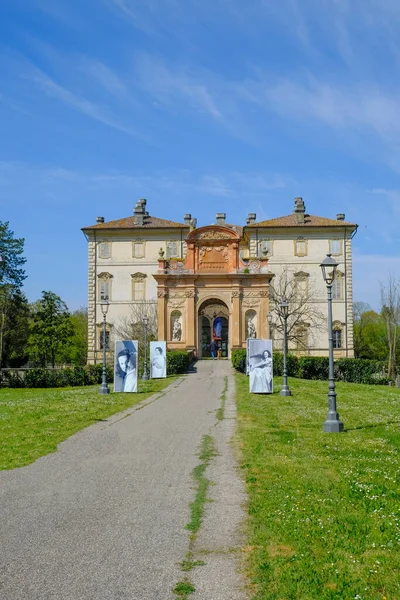 Een Weg Naar Het Nationaal Museum Van Giuseppe Verdi Villa — Stockfoto