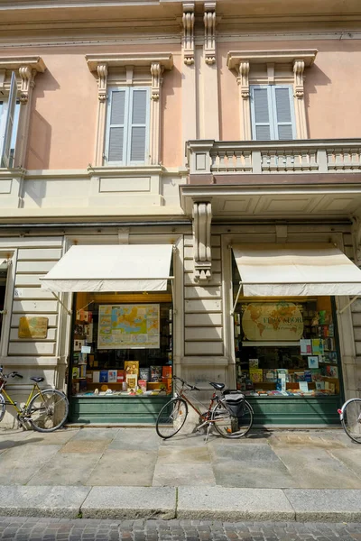 Mai 2023 Parme Italie Vélos Garés Près Librairie Dans Vieille — Photo