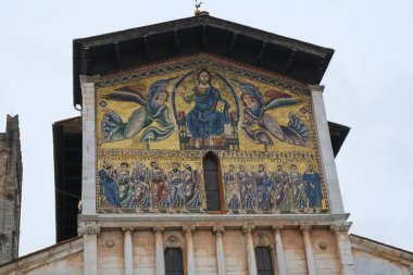 Lucca, İtalya: San Frediano Bazilikası Piazza San Frediano 'ya yakın çekim