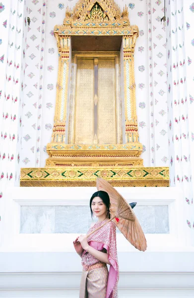 Belle Fille Asiatique Costume Traditionnel Thaïlandais Temple — Photo