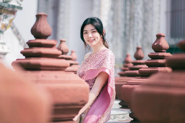 Belle Fille Asiatique Costume Traditionnel Thaïlandais Temple — Photo