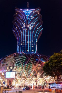 MACAU, ÇİN - 22 Şubat 2023 - Grand Lisboa Oteli Macau 'da çok büyük bir otel, kumarhane ve restorandır.