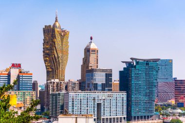 MACAU, ÇİN - 22 Şubat 2023 - Macau 'nun bir simgesi olarak şehir manzarası ve Grand Lisboa.