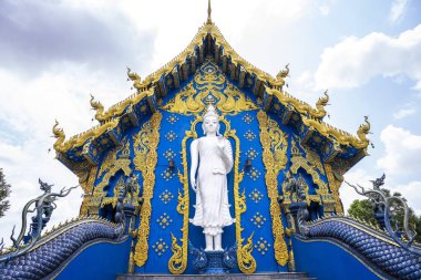 Rong Sua 10 tapınağı veya Tayland 'ın Chiang Rai eyaletindeki Mavi Tapınak.