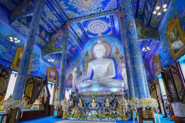 Rong Sua 10 tapınağı veya Tayland 'ın Chiang Rai eyaletindeki Mavi Tapınak.