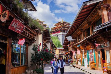 SHANGRI-LA, Çin - SEP 5, 2023: Dukezong 'un Şangri-La, Çin' deki antik mimari binası.