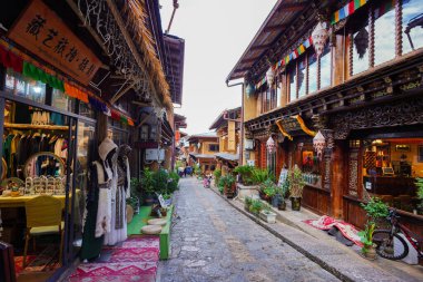 SHANGRI-LA, Çin - SEP 5, 2023: Dukezong 'un Şangri-La, Çin' deki antik mimari binası.