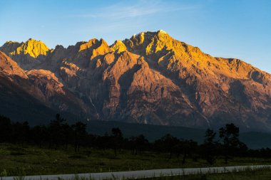 Yunnan, Lijiang, Çin 'deki Yeşim Ejder Karlı Dağı