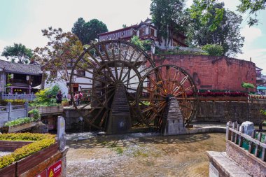 LIJIANG, ÇİN - SEP 4, 2023 - Lijijang, Yunnan, Çin 'deki Lijiang eski kasabasında eski bir şehir ve antik mimari binası.