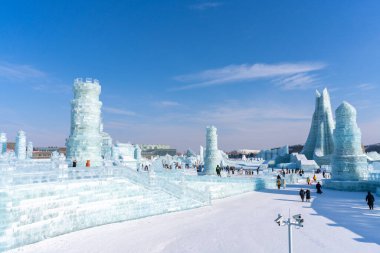 Harbin, Çin - 8 Ocak 2023: Harbin Uluslararası Buz ve Kar Heykeli Festivali, Çin 'in Harbin kentinde her yıl düzenlenen bir kış festivali. Dünyanın en büyük buz ve kar festivali..