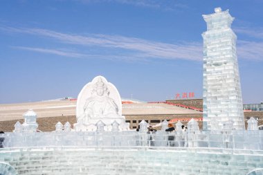 Harbin, Çin - 8 Ocak 2023: Harbin Uluslararası Buz ve Kar Heykeli Festivali, Çin 'in Harbin kentinde her yıl düzenlenen bir kış festivali. Dünyanın en büyük buz ve kar festivali..