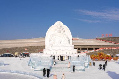 Harbin, Çin - 8 Ocak 2023: Harbin Uluslararası Buz ve Kar Heykeli Festivali, Çin 'in Harbin kentinde her yıl düzenlenen bir kış festivali. Dünyanın en büyük buz ve kar festivali..