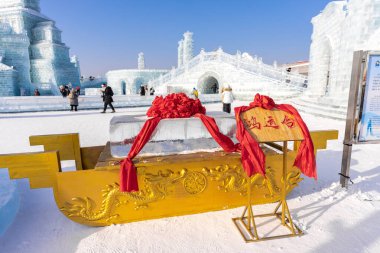 Harbin, Çin - 8 Ocak 2023: Harbin Uluslararası Buz ve Kar Heykeli Festivali, Çin 'in Harbin kentinde her yıl düzenlenen bir kış festivali. Dünyanın en büyük buz ve kar festivali..