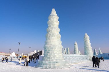 Harbin, Çin - 8 Ocak 2023: Harbin Uluslararası Buz ve Kar Heykeli Festivali, Çin 'in Harbin kentinde her yıl düzenlenen bir kış festivali. Dünyanın en büyük buz ve kar festivali..