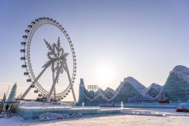 Harbin, Çin - 8 Ocak 2023: Harbin Uluslararası Buz ve Kar Heykeli Festivali, Çin 'in Harbin kentinde her yıl düzenlenen bir kış festivali. Dünyanın en büyük buz ve kar festivali..