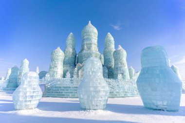 Harbin Uluslararası Buz ve Kar Heykeli Festivali, Çin 'in Harbin kentinde her yıl düzenlenen bir kış festivali. Dünyanın en büyük buz ve kar festivali..