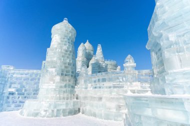 Harbin Uluslararası Buz ve Kar Heykeli Festivali, Çin 'in Harbin kentinde her yıl düzenlenen bir kış festivali. Dünyanın en büyük buz ve kar festivali..